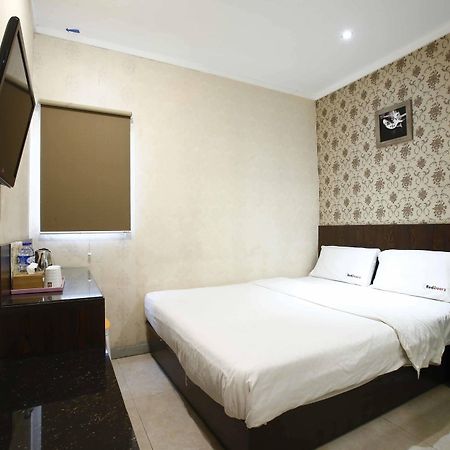 Reddoorz @ Gajah Mada Hotel Jakarta Exterior photo