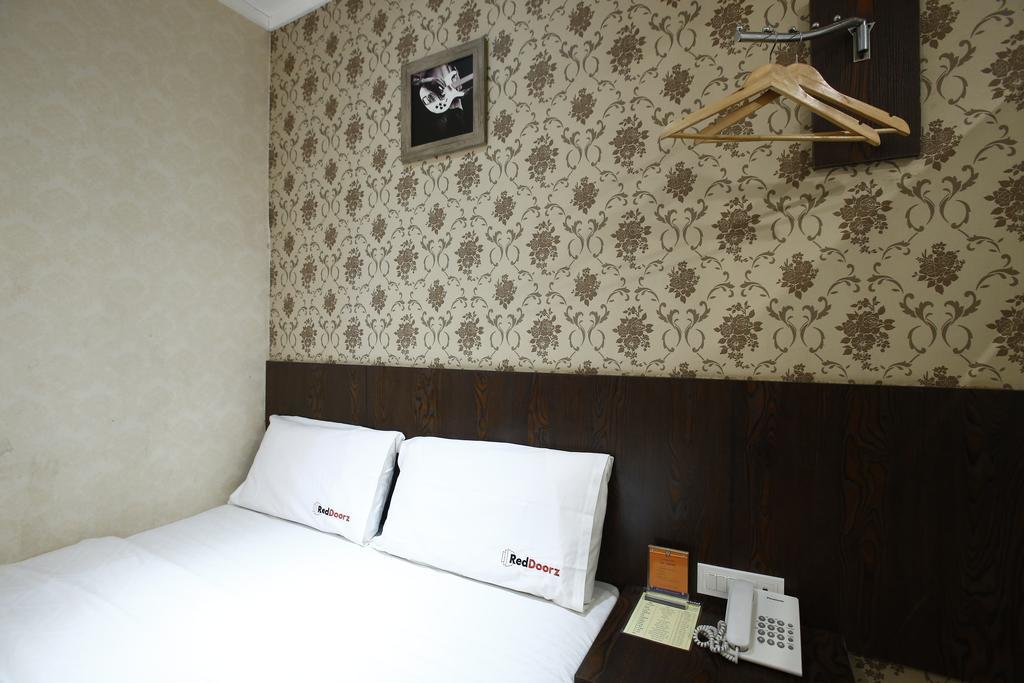 Reddoorz @ Gajah Mada Hotel Jakarta Exterior photo