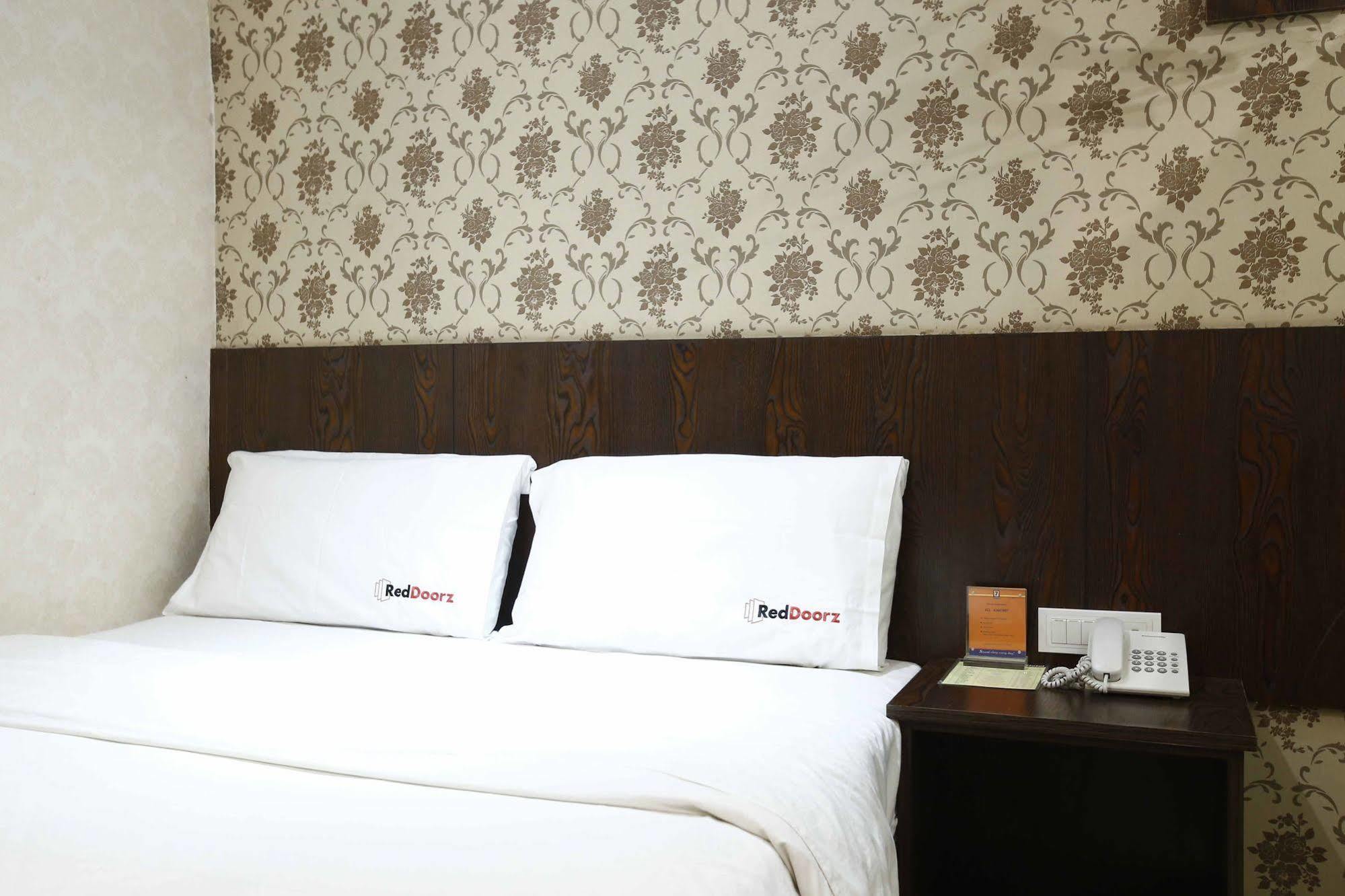 Reddoorz @ Gajah Mada Hotel Jakarta Exterior photo